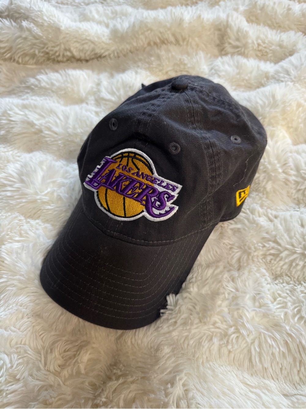 Los Angeles Lakers Black Baseball Cap with Team Logo